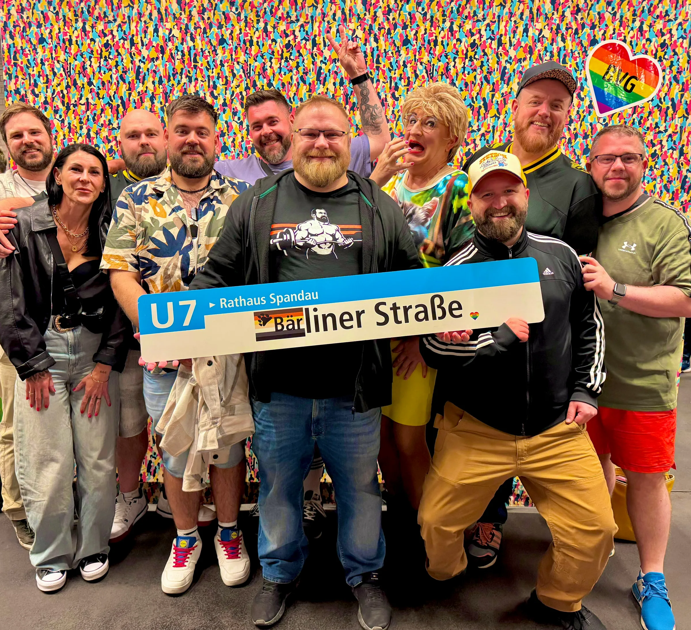 Pride-Fahrt im U-Bahn-Cabrio