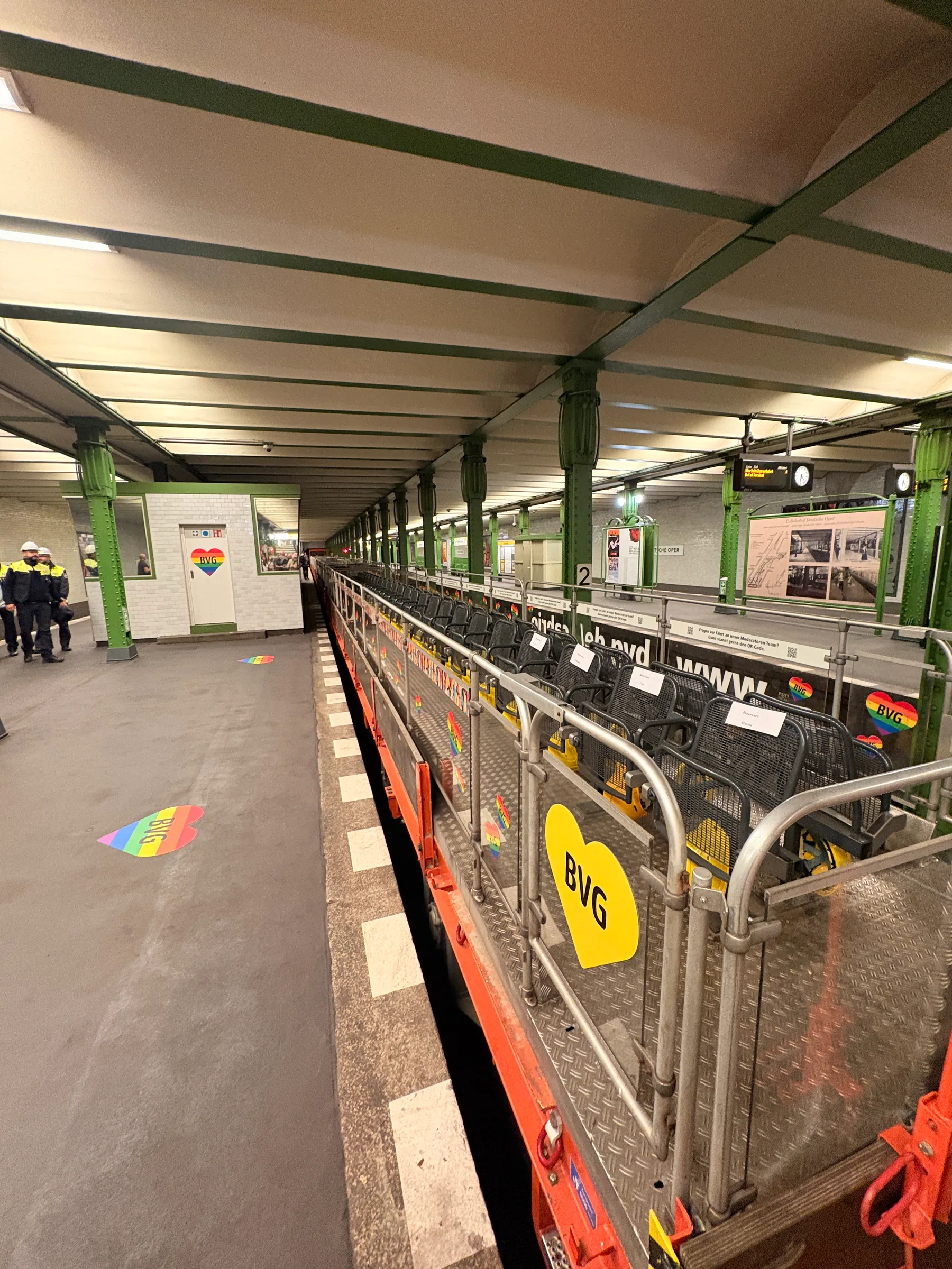 Pride-Fahrt im U-Bahn-Cabrio — photo 17