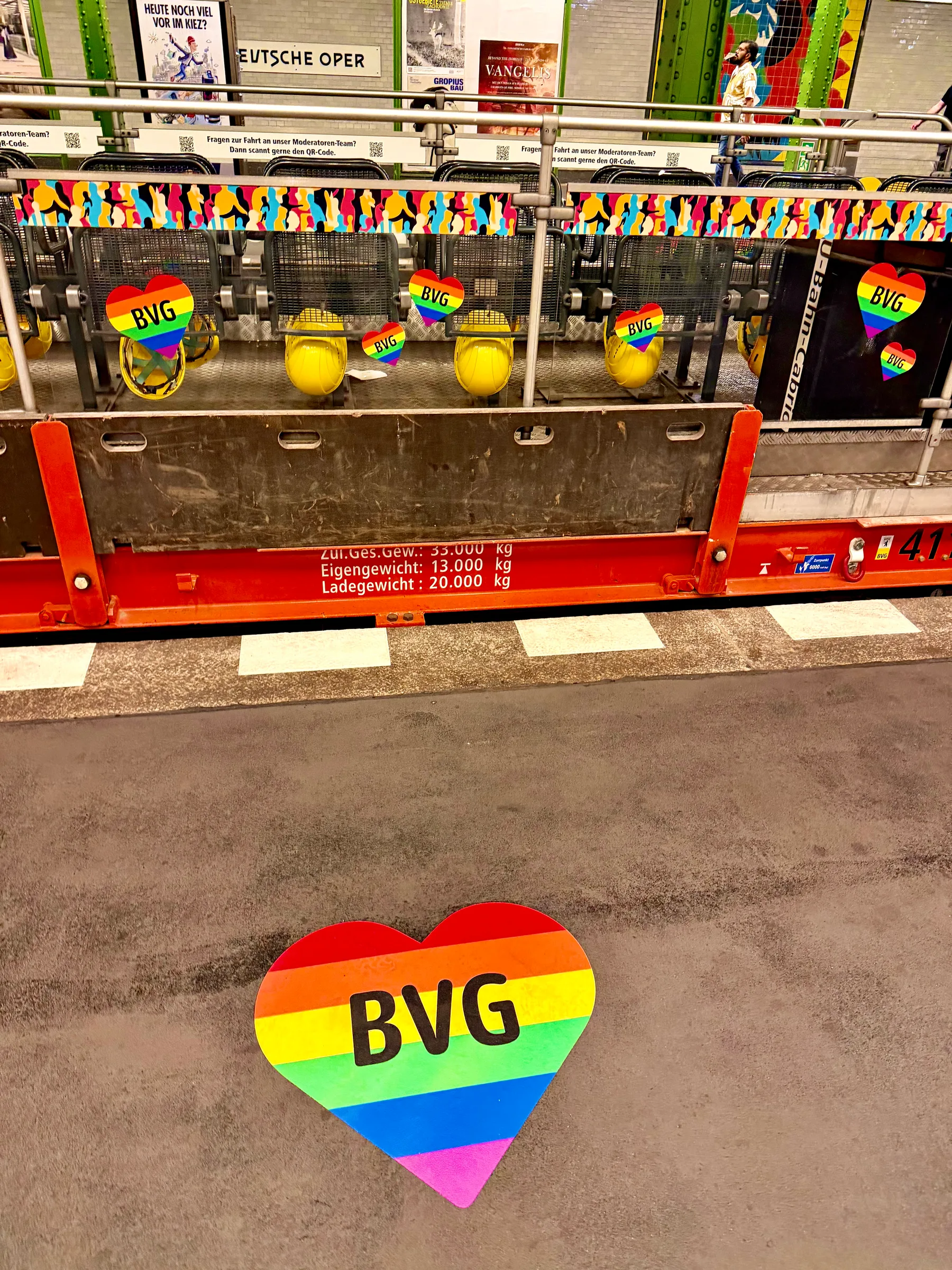 Pride-Fahrt im U-Bahn-Cabrio — photo 8